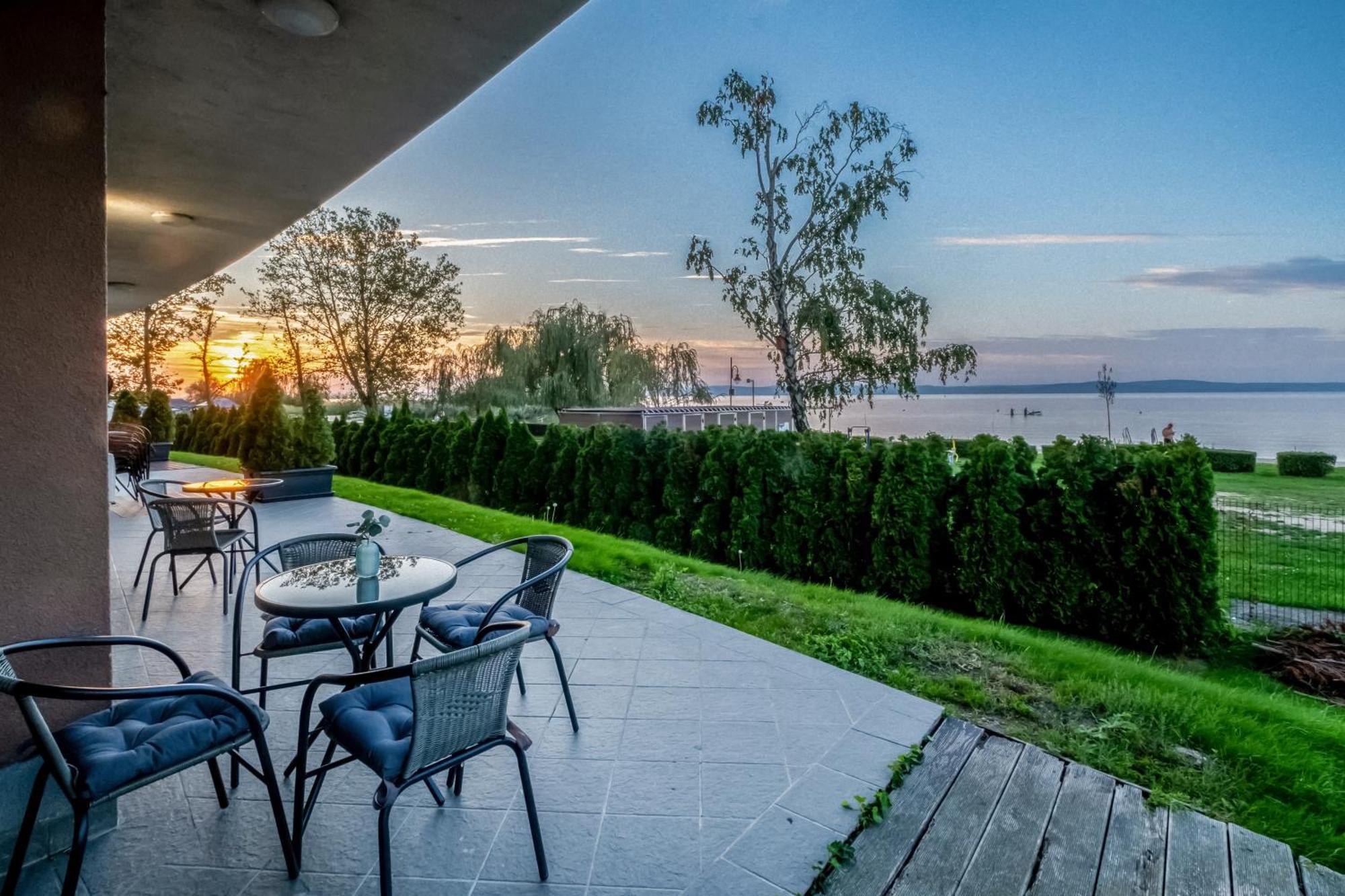 Myflat Club 218 Garden Wellness Apartments Шіофок Екстер'єр фото