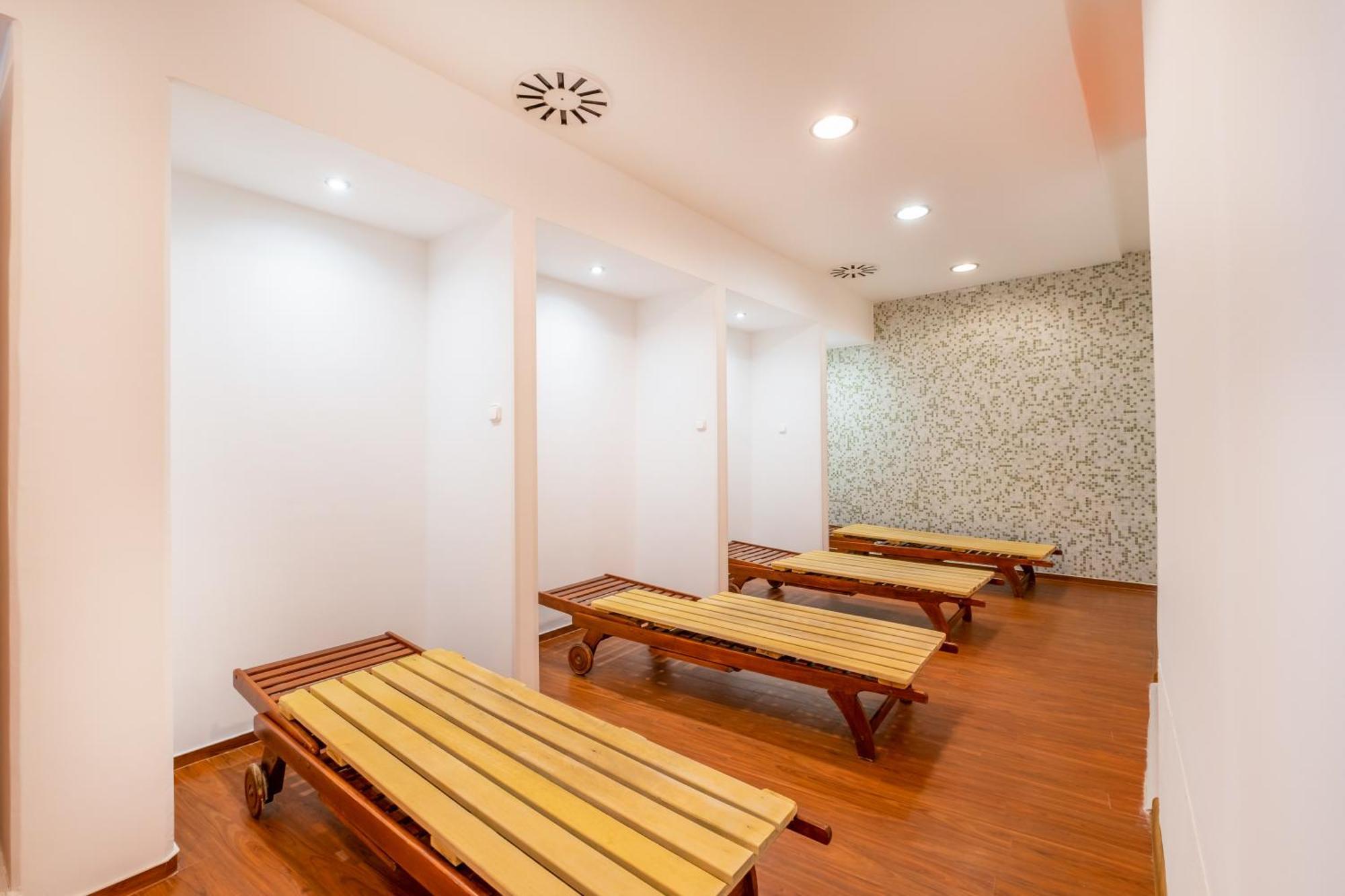 Myflat Club 218 Garden Wellness Apartments Шіофок Екстер'єр фото