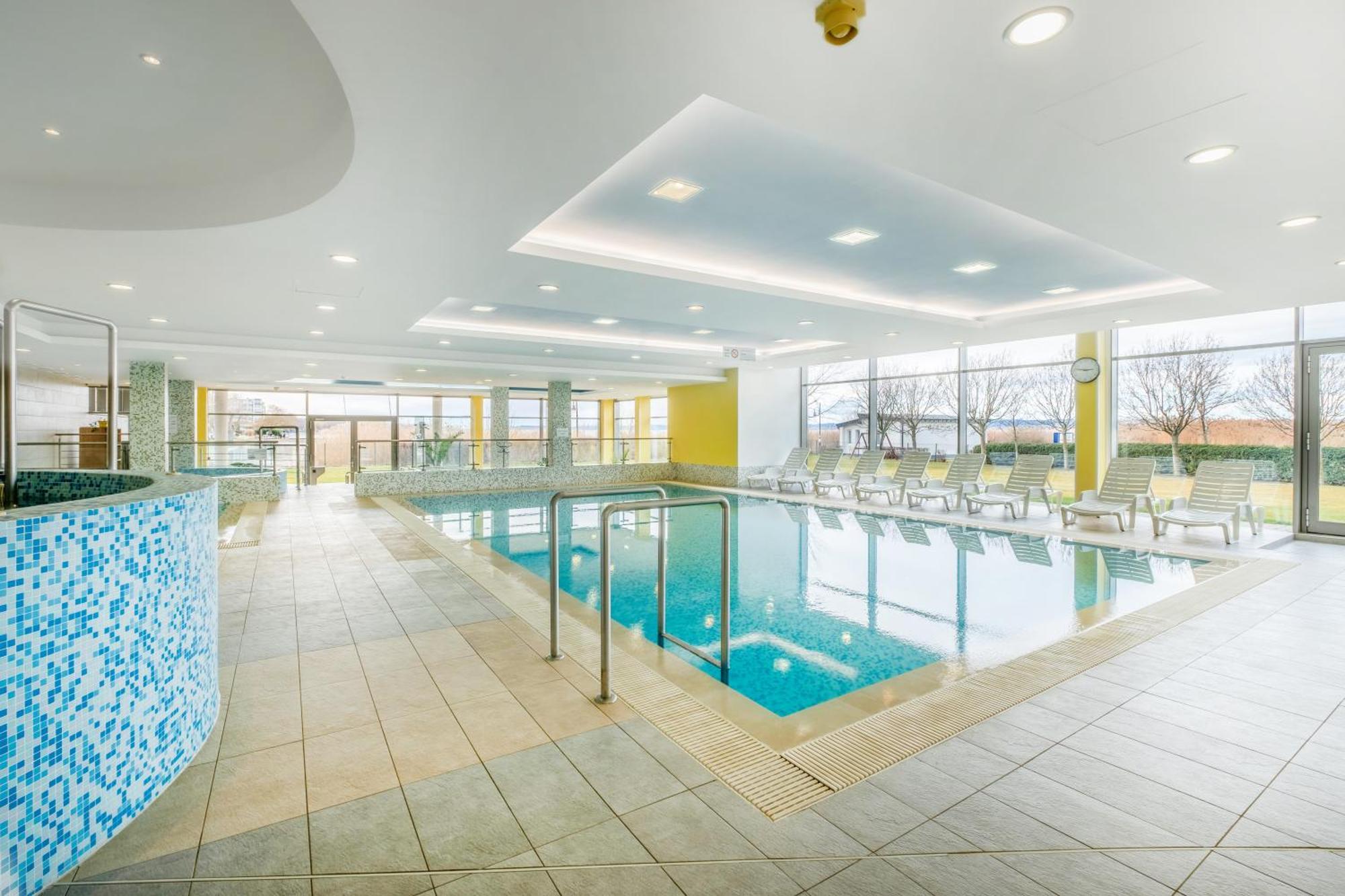Myflat Club 218 Garden Wellness Apartments Шіофок Екстер'єр фото