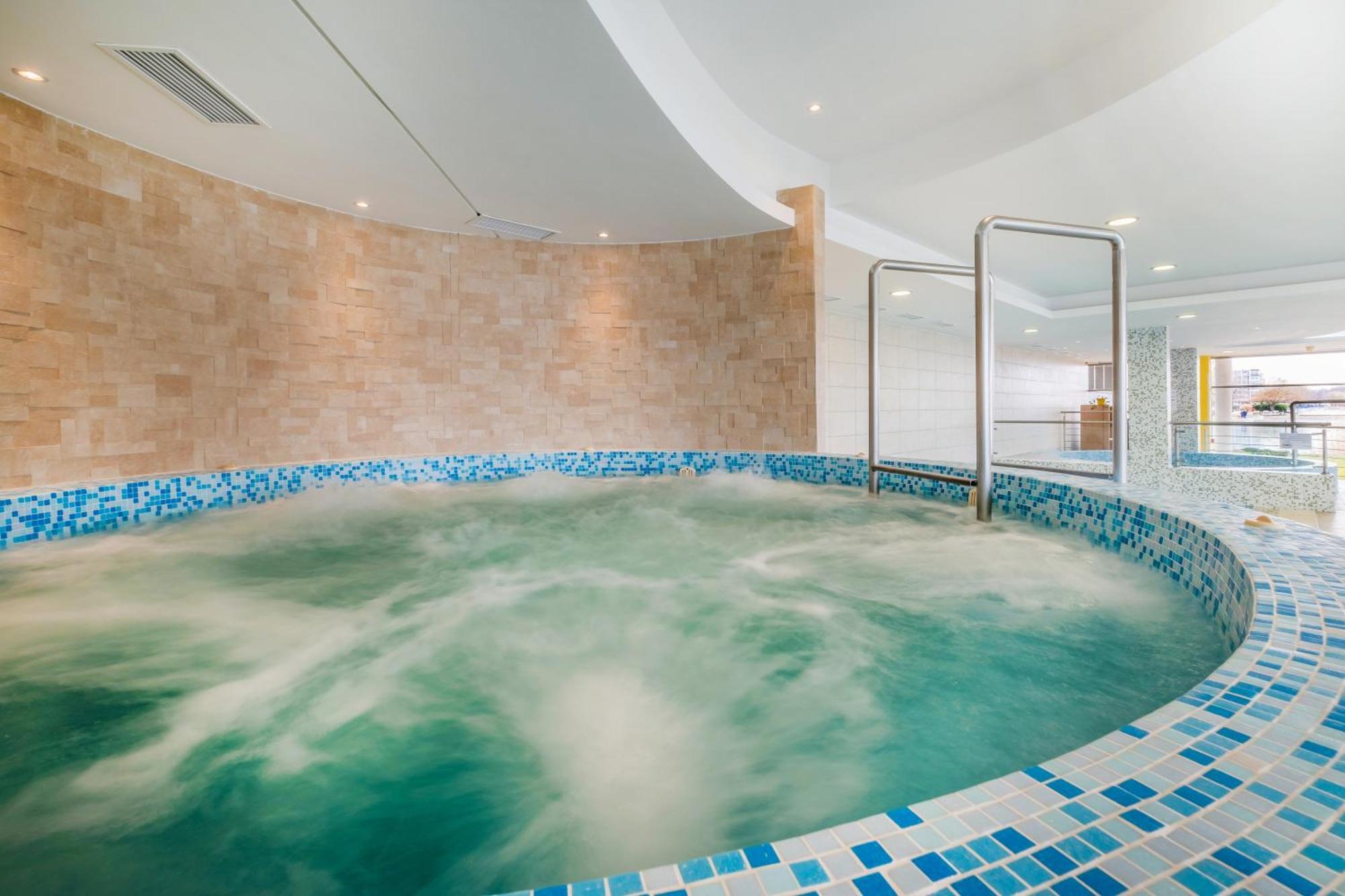 Myflat Club 218 Garden Wellness Apartments Шіофок Екстер'єр фото